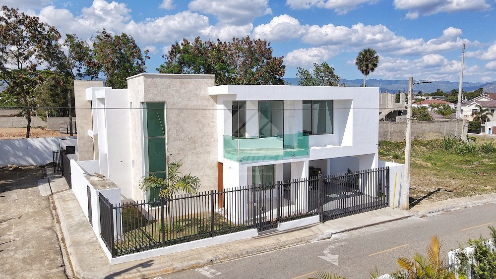 casas - CASA ESTRENAR PROYECTO CERRADO EMPORIUM DORADO SANTIAGO  0