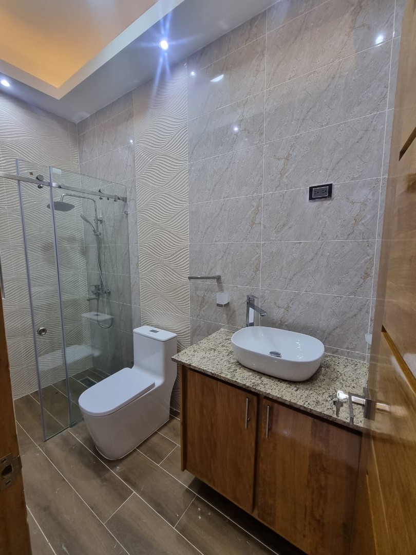 casas - Hermosa Residencia de 2 Niveles en La Vega  5