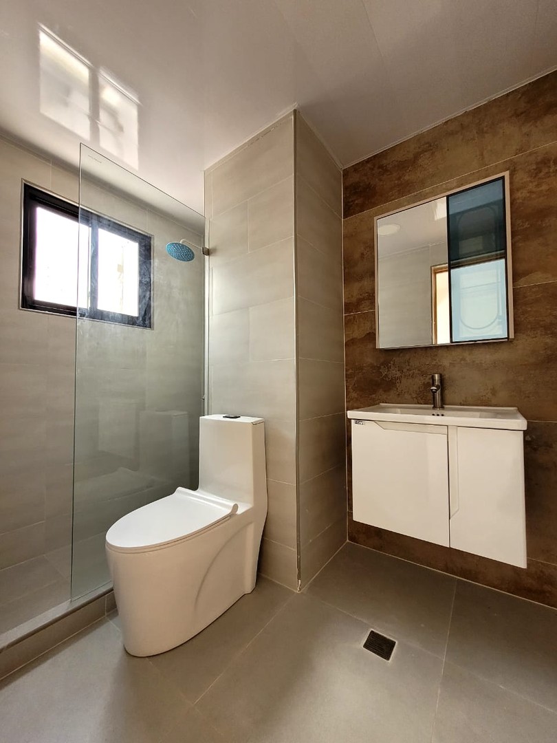 apartamentos - Apartamento en venta Segundo Piso con terraza y parqueos techados (E.O) 6