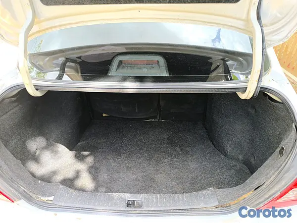 carros - Nissan Tiida 2010 9