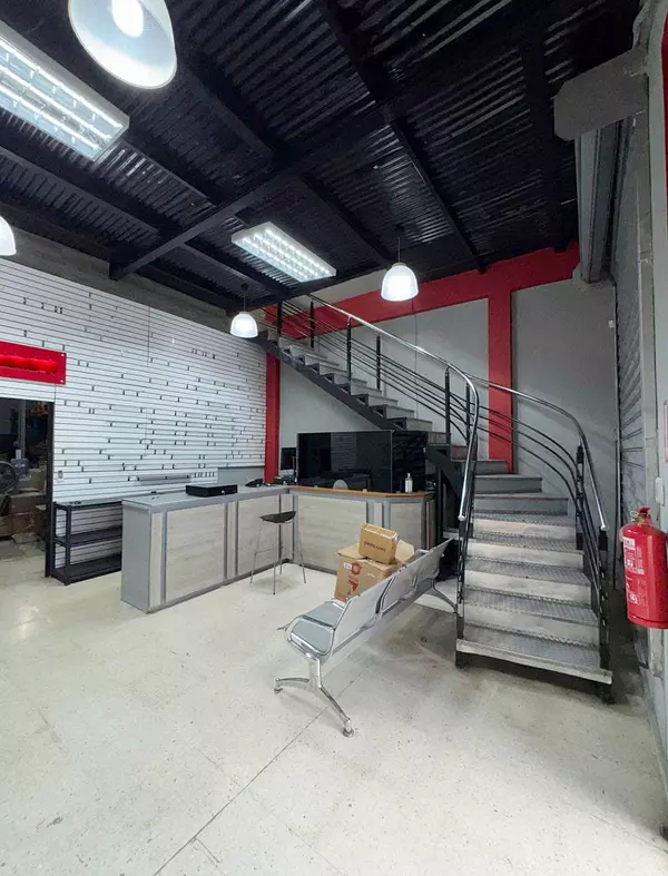 oficinas y locales comerciales - Local tipo nave comercial 2
