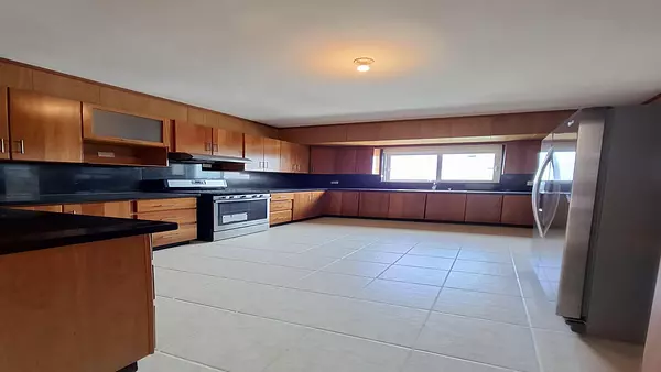 apartamentos - ALQUILER APARTAMENTO CON LINEA BLANCA Y 3 PARQUEOS – SECTOR BELLA VISTA 5