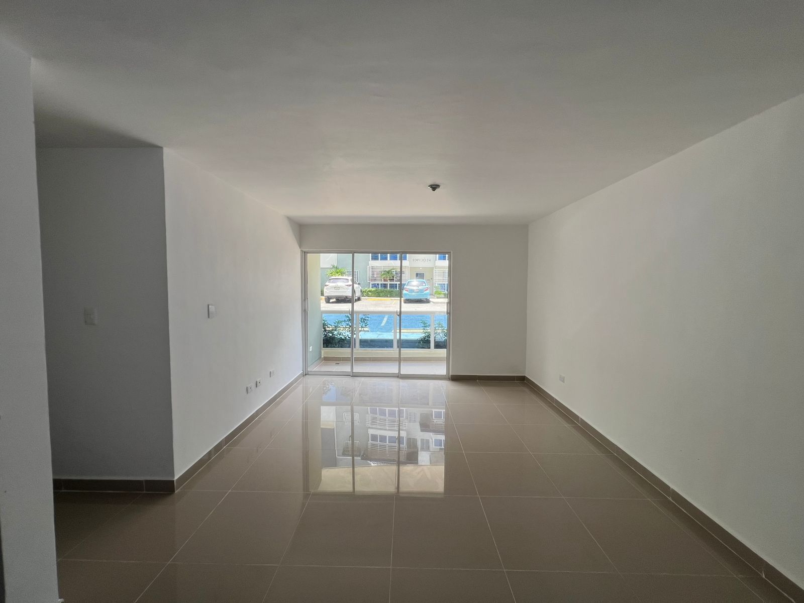 apartamentos - Apartamento con piscina y Cancha| 3HB/2BÑ/1Pq| Ubicado en Charles de Gaulle 3