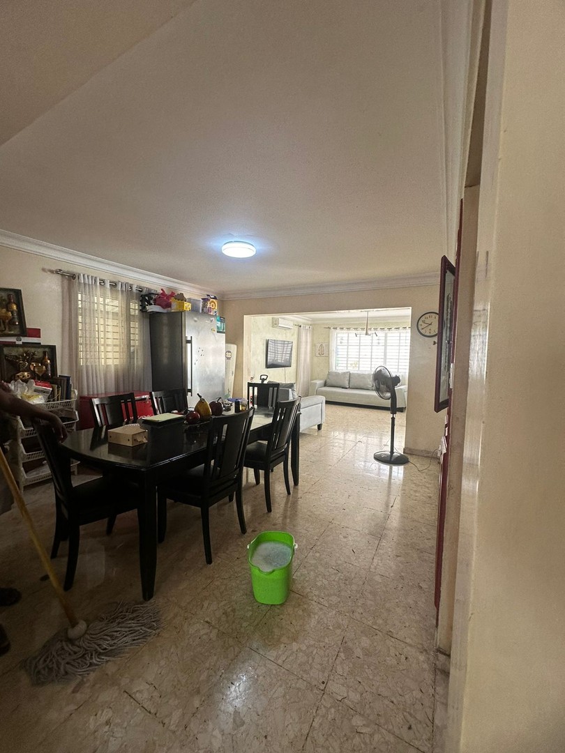 casas - Propiedad para uso residencial, de oficinas y comercial  en La Castellana  2