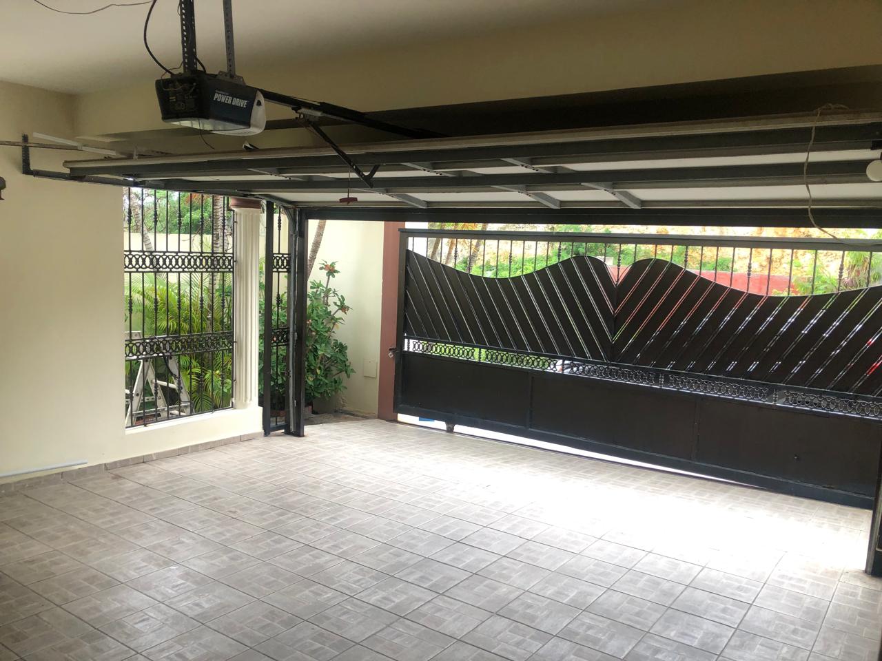 casas - Casa de 3 Niveles en el RESIDENCIAL MIRADOR DEL OESTE, 425 Mts2, 4 HABS, Terraza 6
