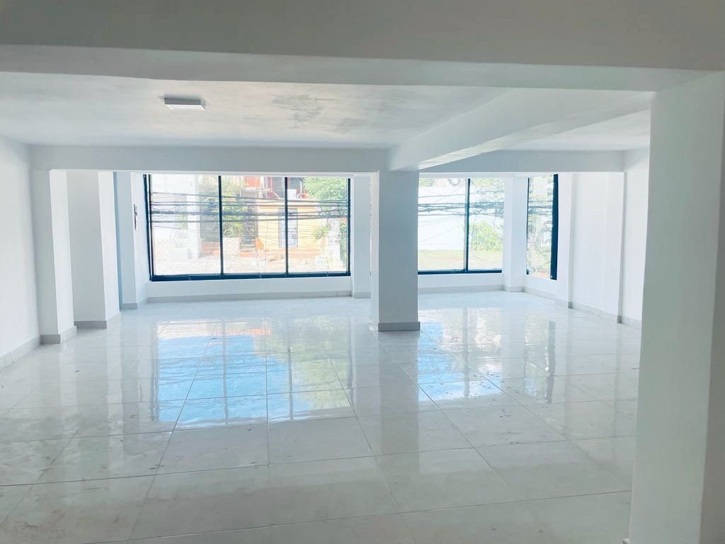 oficinas y locales comerciales - Local céntrico amplio 3