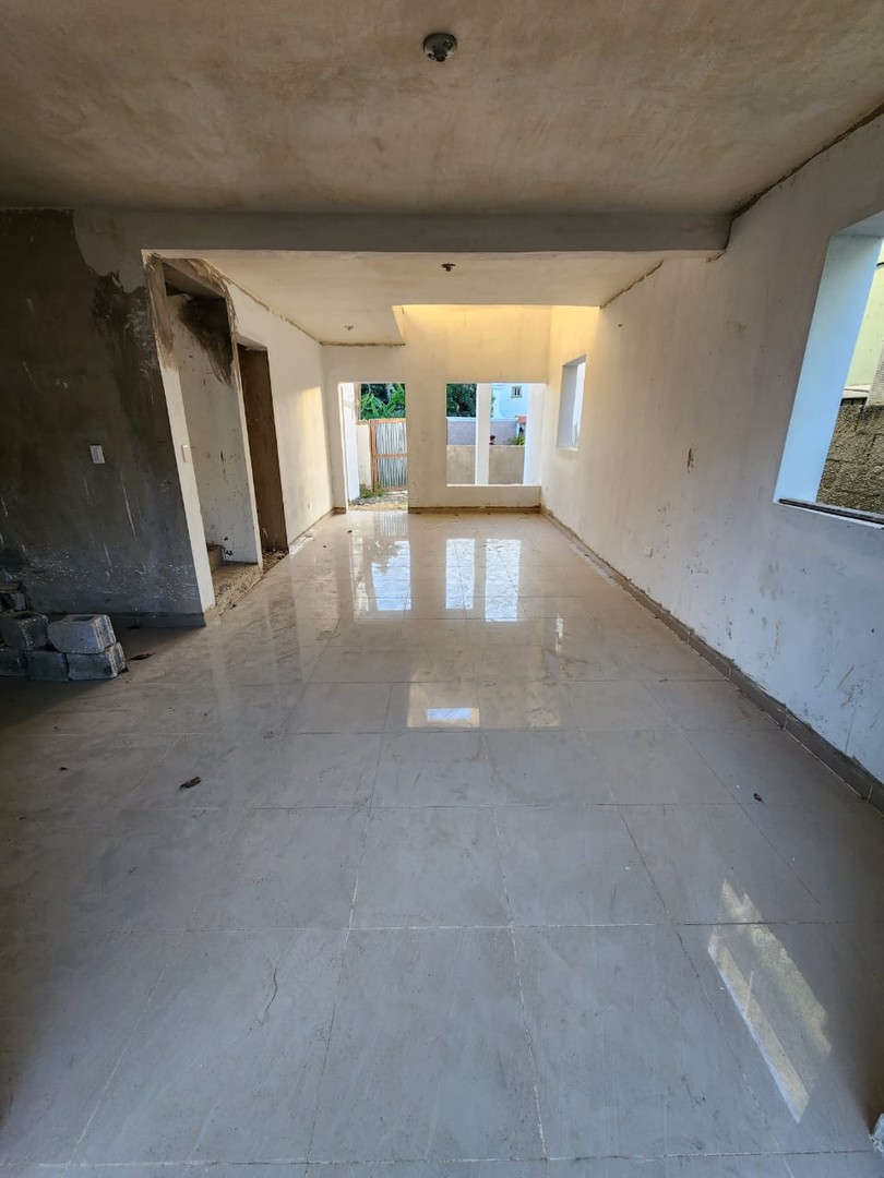 casas - Casa mejora de 2 niveles, con piso, falta Terminacion, Aut. San Isidro 5