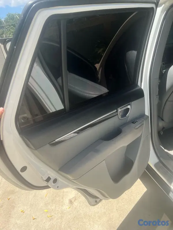 jeepetas y camionetas - Hyundai Santa Fe, muy buenas condiciones y buen precio  12