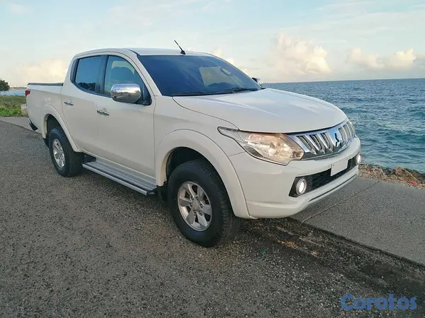 jeepetas y camionetas - Camioneta Mitsubishi L 200 6