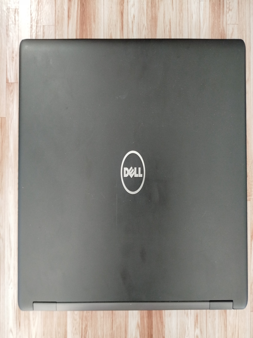 computadoras y laptops - DELL 15.6" i5 7ma 500GB TECLADO ILUMINADO.   1
