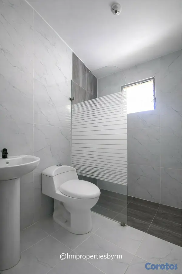 casas - Venta de Amplia Casa de 2 niveles en Miramar – Av. Independencia 14