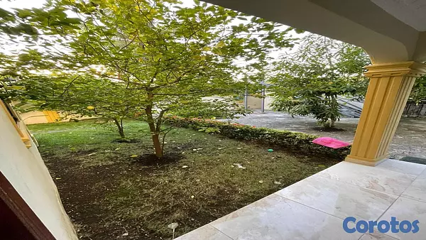 casas - Venta de hermosa con 1000mt  de solar en Zona Oriental 9