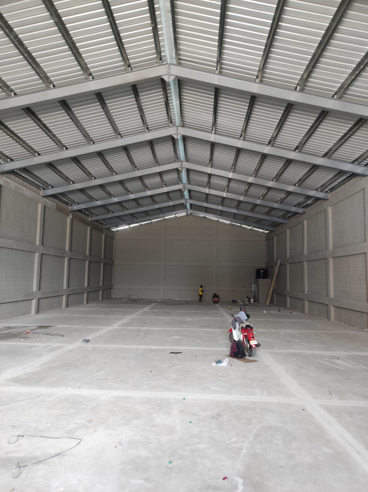 oficinas y locales comerciales - Alquilo Nave industrial en la AV. Hipica 