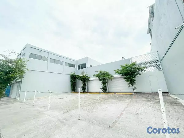 oficinas y locales comerciales - Alquiler local comercial amplio  3