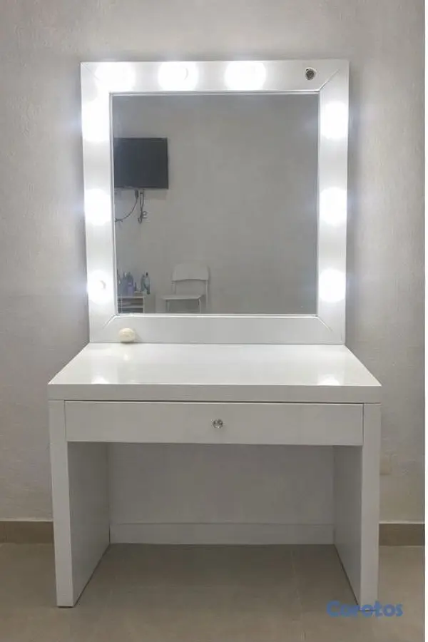 decoración y accesorios - Vanity moderno con espejo y luces LED en excelente estado 2