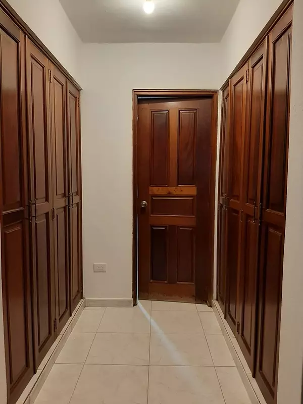 apartamentos - ¡Vendo apartamento súper amplio cerca del Mirador Sur!
Precio US$ 200,000 usd 2