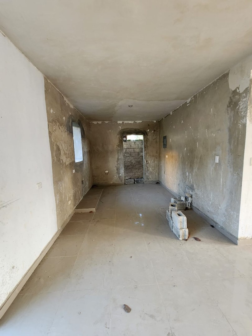 casas - Casa mejora de 2 niveles, con piso, falta Terminacion, Aut. San Isidro 6