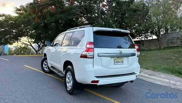 jeepetas y camionetas - Toyota land cruicer prado txl 2014 4