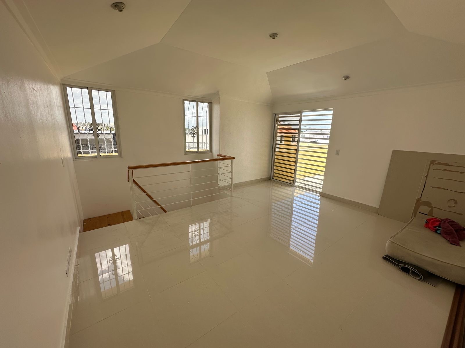 apartamentos - venta de apartamento tipo penthouse amueblado en la autopista de san isidro  6