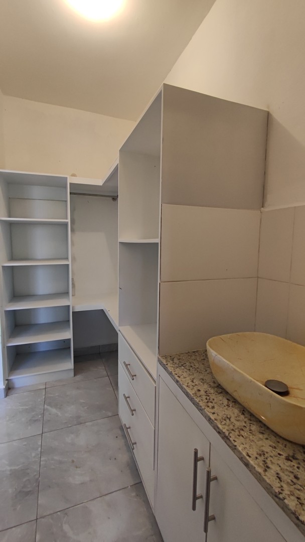 casas - Se Venta Casa Espaciosa y con Ubicación Privilegiada en Residencial  6
