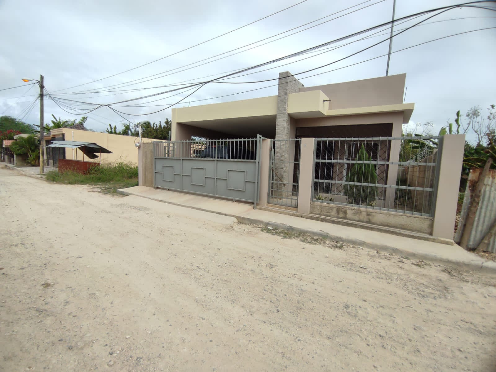 casas - Casa con Marquesina Doble en Villa Cesarina