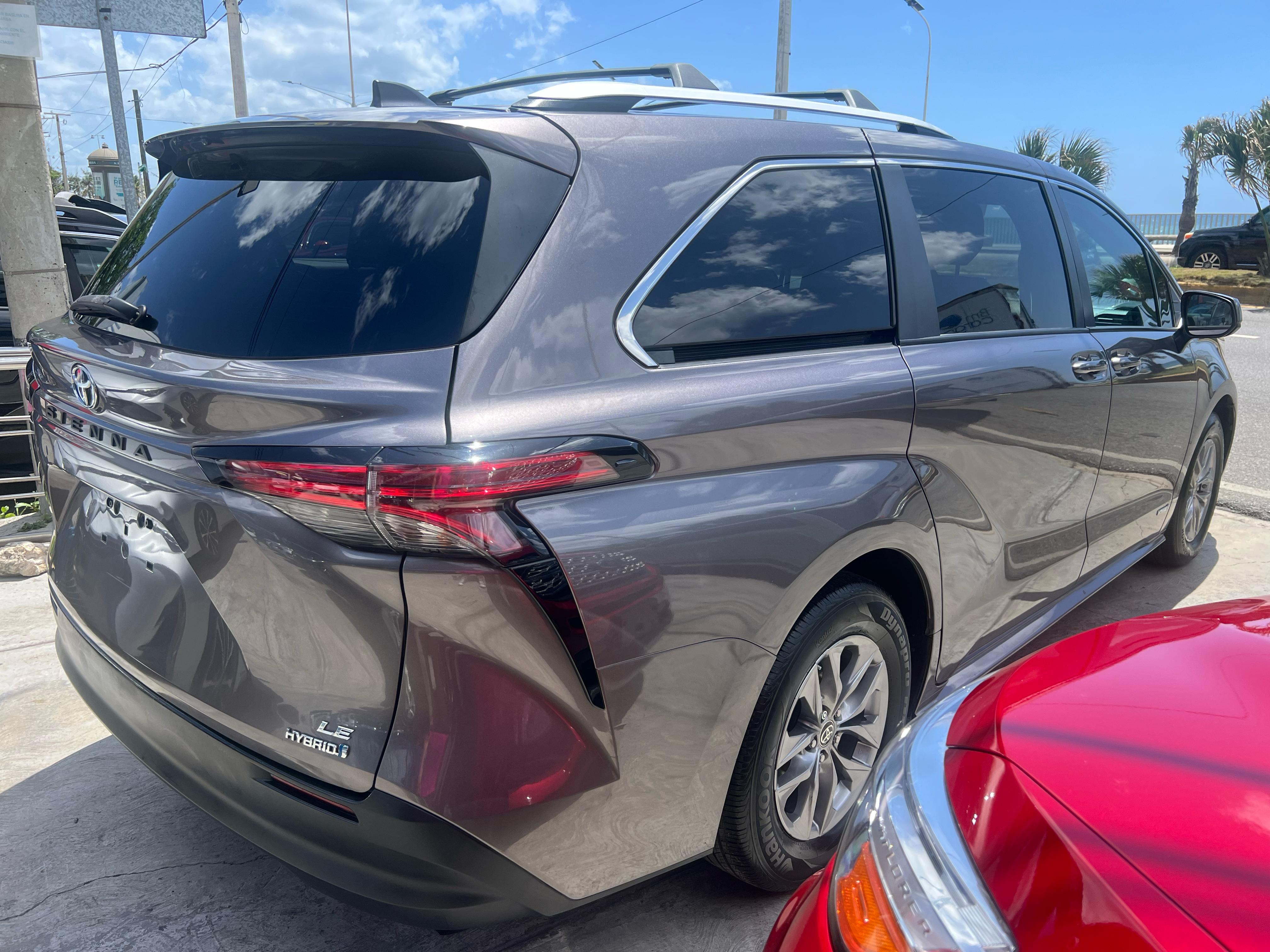 jeepetas y camionetas - Toyota Sienna LE 2021 4