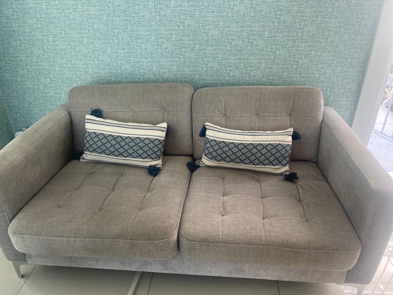 muebles y colchones - Sofá gris moderno en excelente estado – ¡Cómodo y elegante! 0