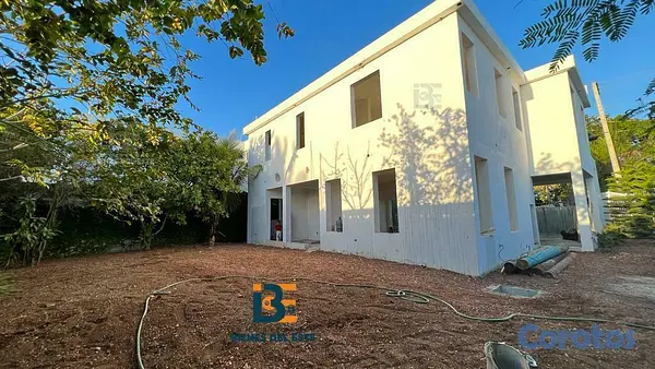 casas - Se venta esta Casa de 2 niveles en construcción en 8