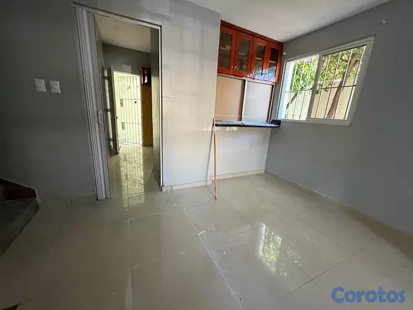 casas - vendo casa de dos niveles Independencia tres habitaciones 2.5 baños marquesina  9