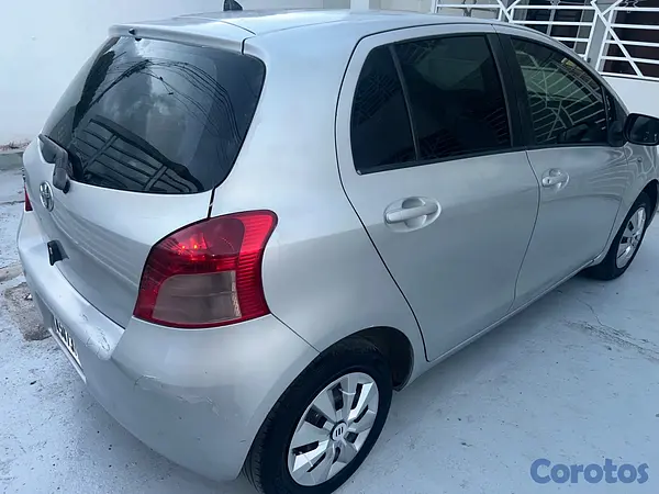 carros - Toyota Vitz 2007 4 Cilindros 7