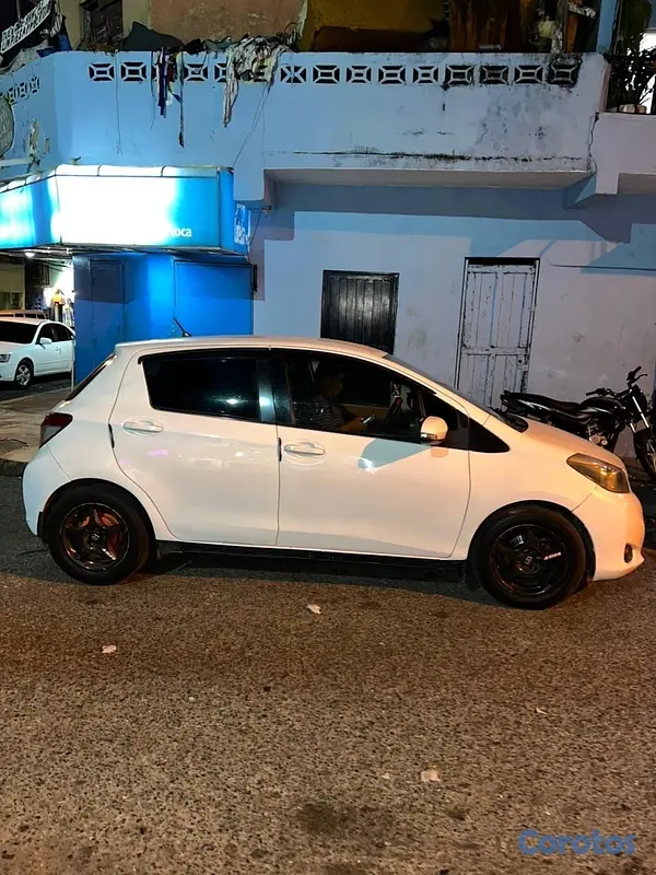 carros - 🚗🔥 Toyota Vitz – ¡Se Va Rápido! 4