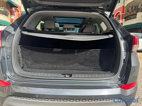 jeepetas y camionetas - Hyunda tucson 4*2 año 2017 13