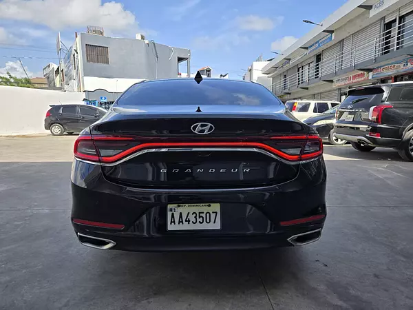 carros - HYUNDAI GRANDEUR 2018 NEGRO 4