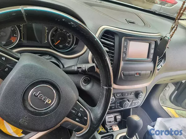 jeepetas y camionetas - Se Vende en excelentes condiciones 8