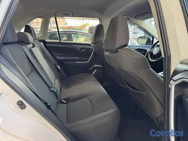 jeepetas y camionetas - Toyota RAV4 2023 LE plus  7