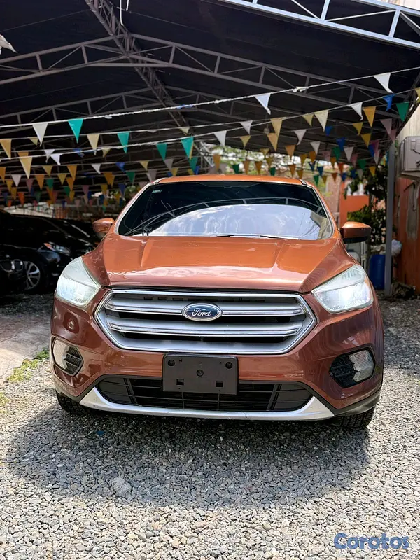 jeepetas y camionetas - Venta de traspaso. Ford Escape SE 2017 5