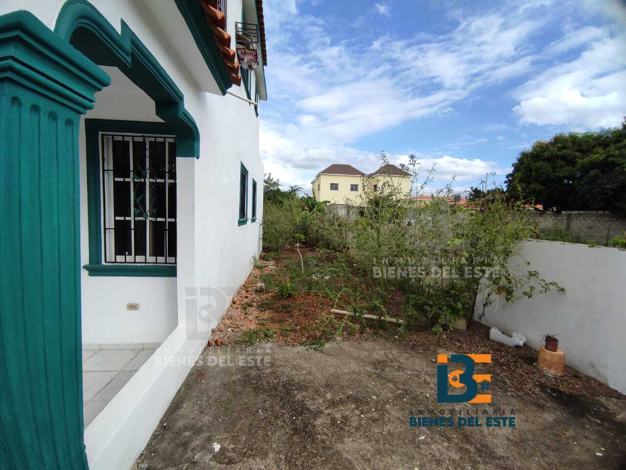 casas - CASA de 2 Niveles  Con Mucho Patio 2