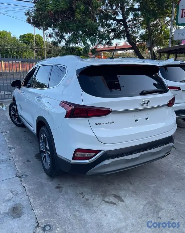 jeepetas y camionetas - HYUNDAI SANTA FE LIMETED 2019 4