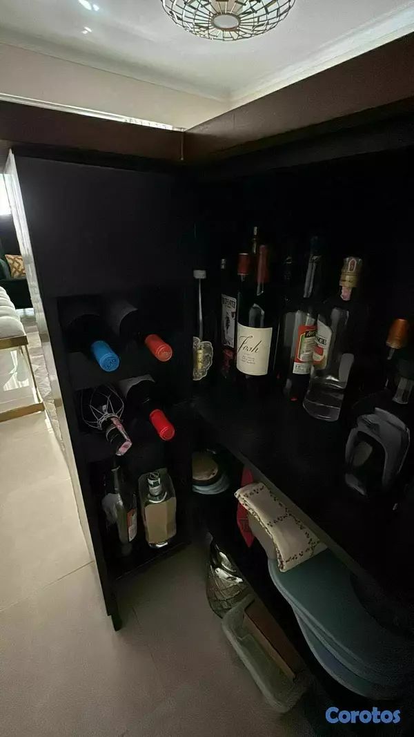 muebles y colchones - Bar de madera compacto con porta copas moderno 4