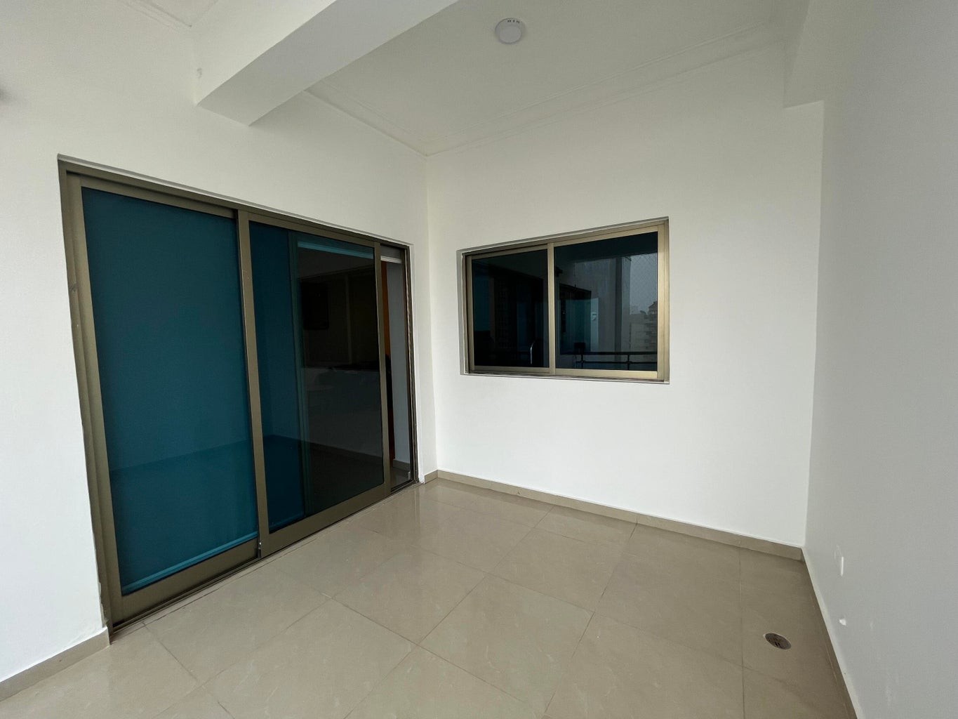 apartamentos - Amplio apartamento completamente amueblado en torre familiar con áreas sociales  8
