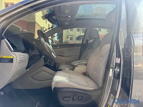 jeepetas y camionetas - Hyunda tucson 4*2 año 2017 14