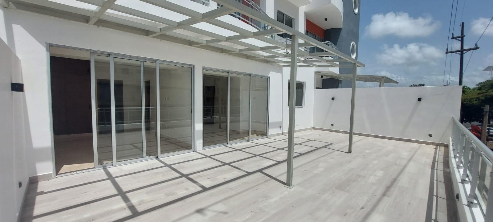 apartamentos - Apartamento en segundo nivel con terraza destechada, de dos habitaciones