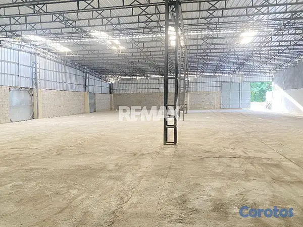 oficinas y locales comerciales - Nave industrial de 900mt2 en alquiler en Los Giras 2