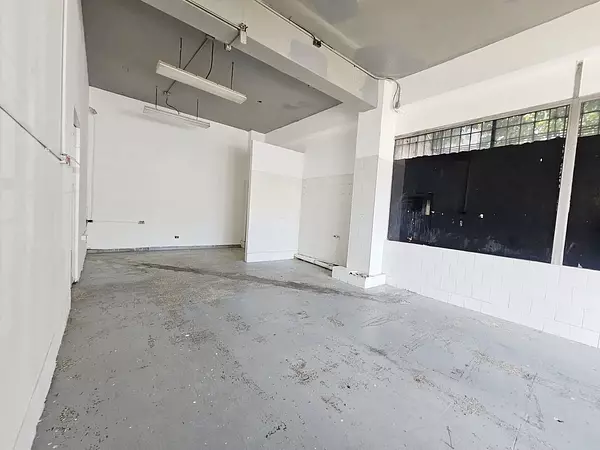 oficinas y locales comerciales - Local en la Esperilla 2