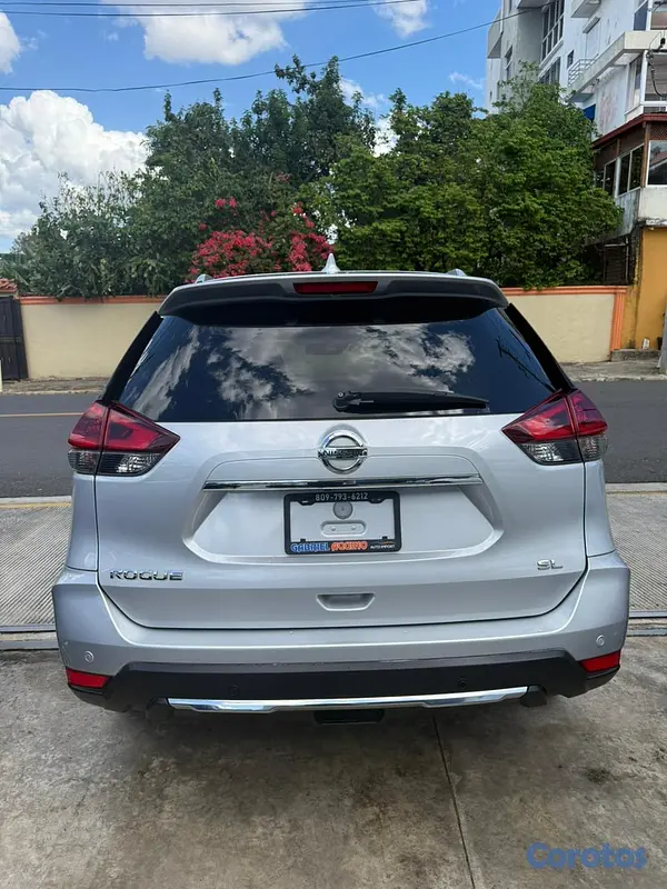 jeepetas y camionetas - Nissan Rogue SL 2020 3
