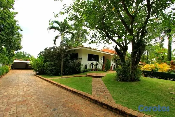casas - venta de casa en cuesta hermosa con 5,038mts y piscina Distrito Nacional  9