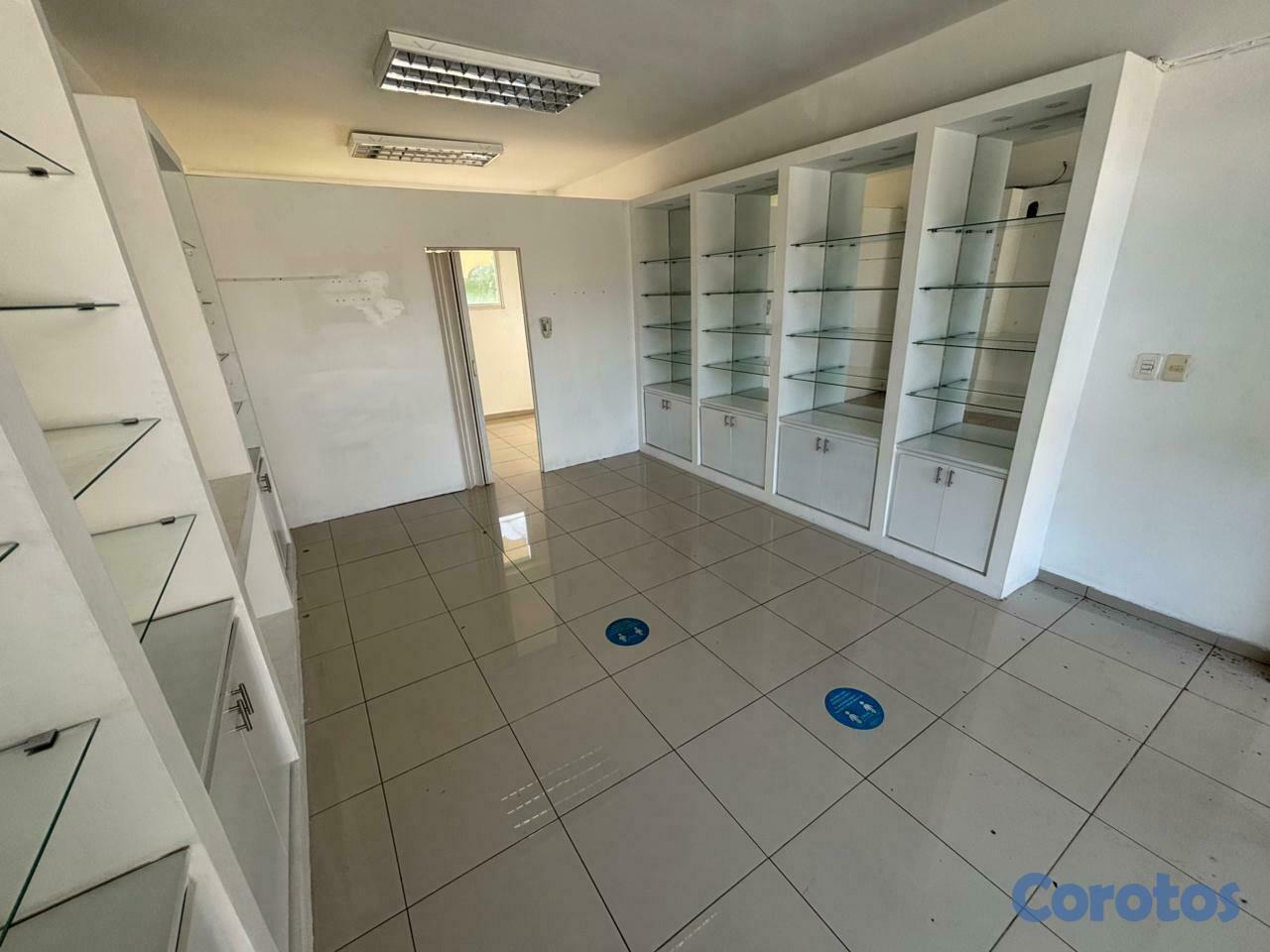 oficinas y locales comerciales - Local en alquiler en Plaza Comercial en Av Rep de Colombia 3