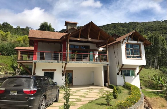 casas vacacionales y villas - Villa de 4 habitaciones en Jarabacoa 2