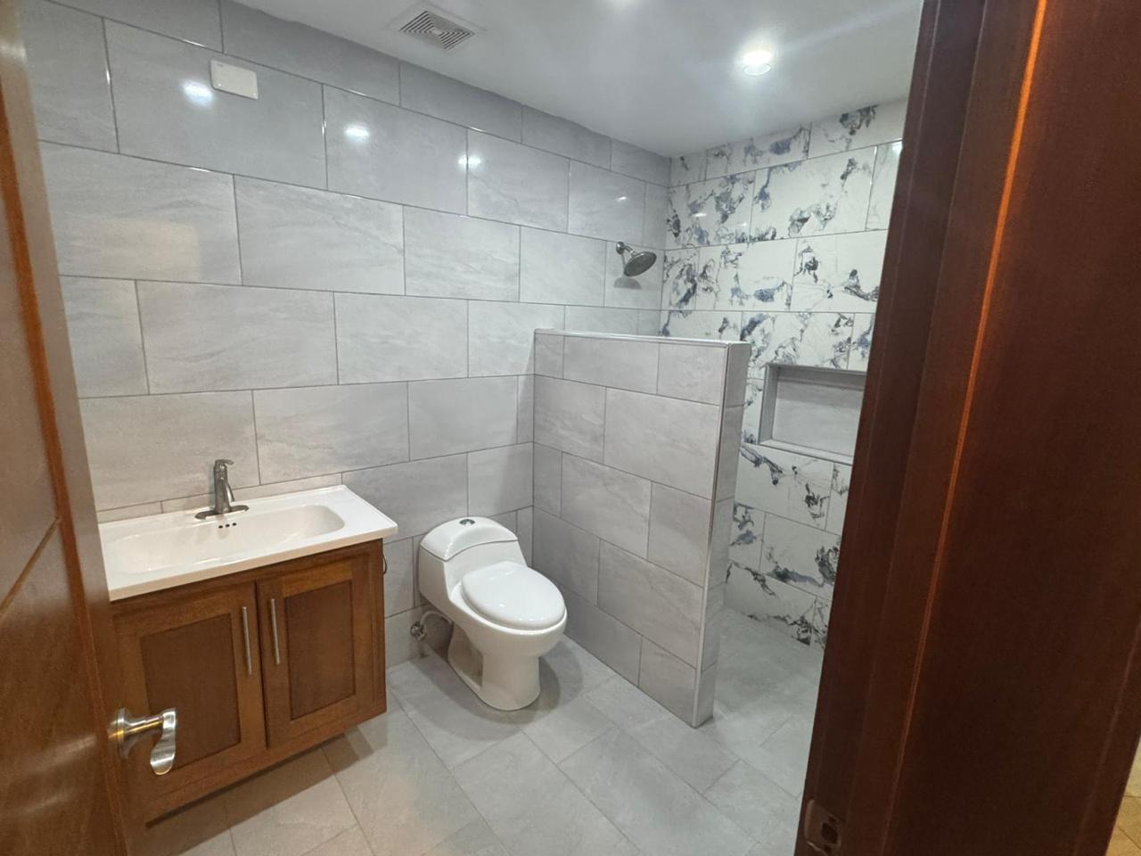 apartamentos - Espacioso apartamento en segundo nivel con buena ubicación cerca de todo  3