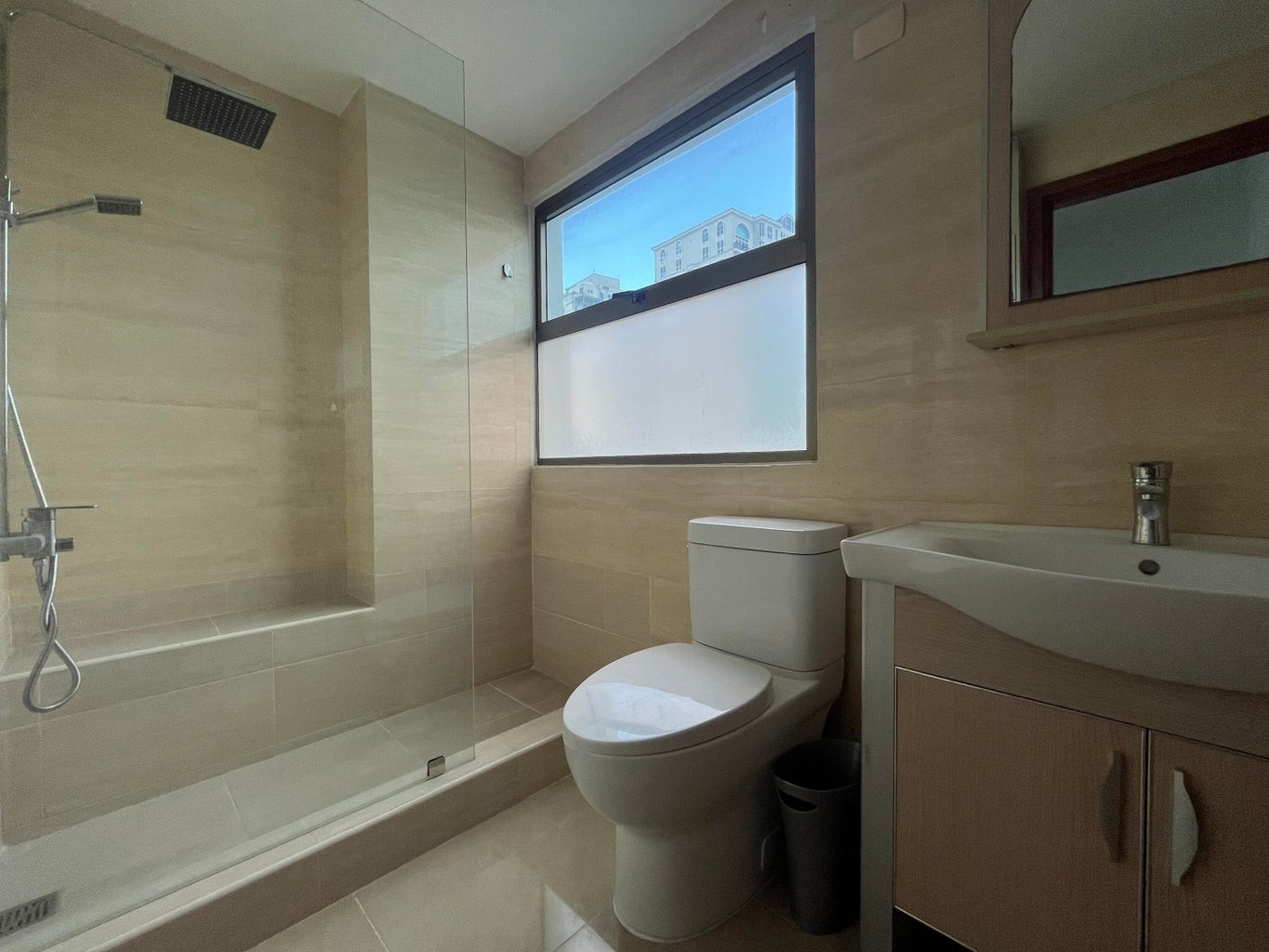 apartamentos - Amplio apartamento completamente amueblado en torre familiar con áreas sociales  9